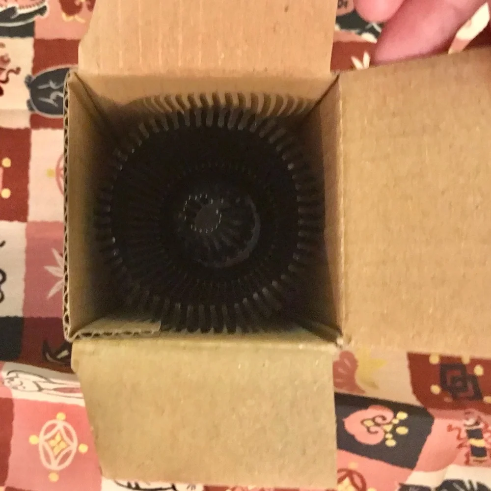 Sakuraco Wagasi Sakura dish with black Chasen and pink cat tea bowl NIB - Picture 5 of 13